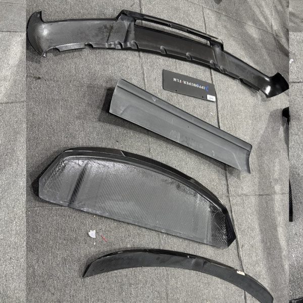 Dry Carbon Fiber Full Body Kit for Rolls-Royce Cullinan UFO Edition - Front Lip Spoiler, Rear Diffuser, Roof Spoiler & Aerodynamic Enhancement (OEM+ Fitment)